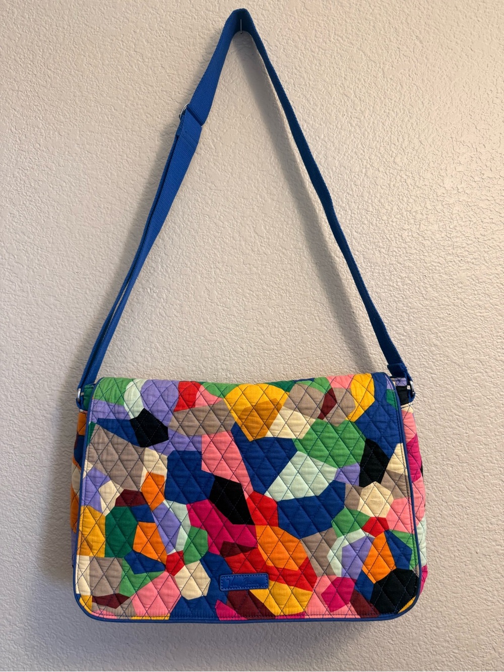 EUC Vera Bradley Mailman Messenger Bag Pop Art Rainbow Geometric Quilted Laptop